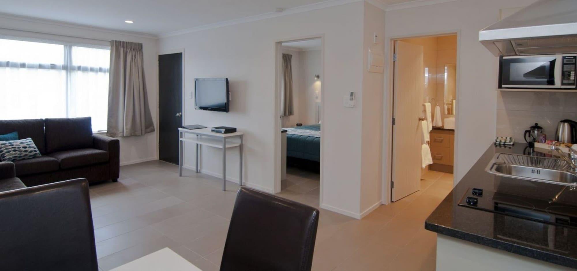 Breakwater Motel 4*