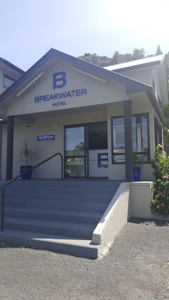 Breakwater 4*