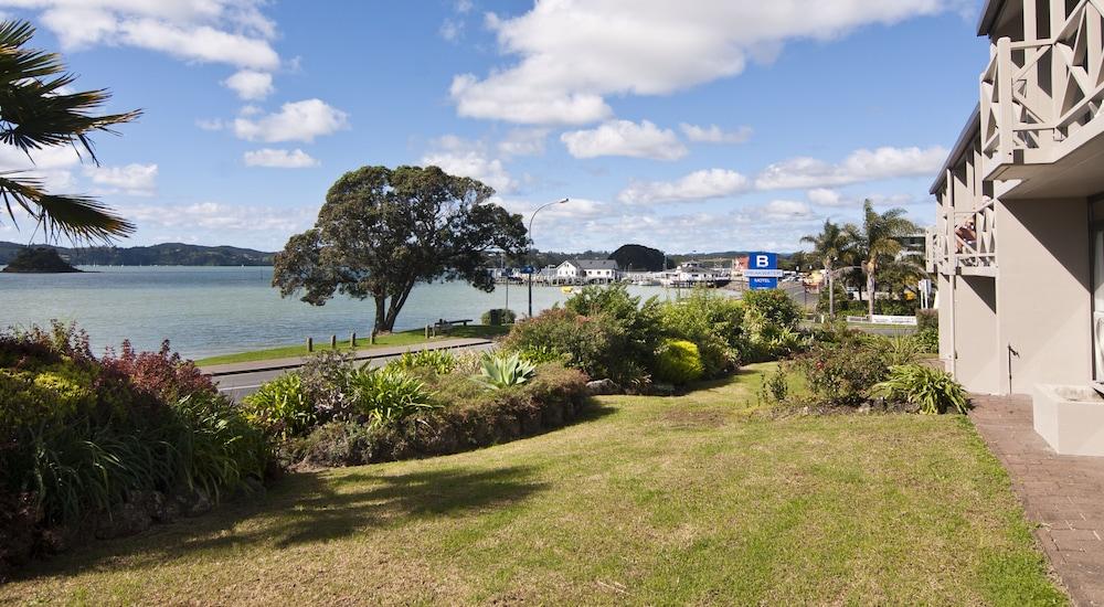 Breakwater Motel 4*